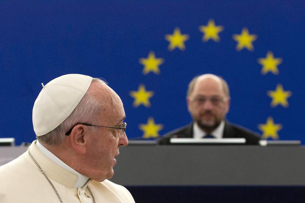 Martin Schulz au perchoir du Parlement européen, lors de la visite du pape François à Strasbourg, le 25 novembre 2014.© Andrew Medichini\/AP